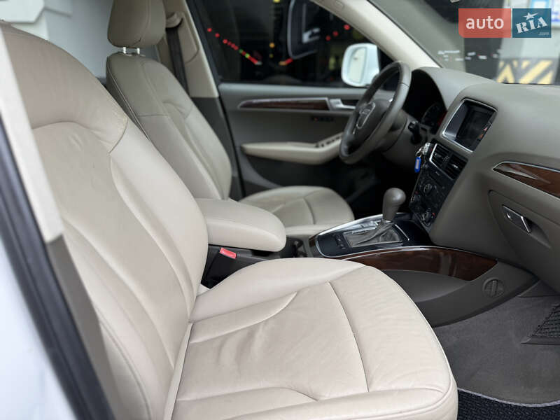 Внедорожник / Кроссовер Audi Q5 2011 в Киеве