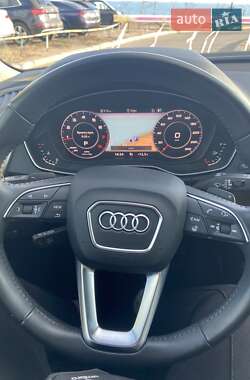 Внедорожник / Кроссовер Audi Q5 2018 в 