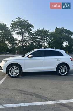 Внедорожник / Кроссовер Audi Q5 2018 в 