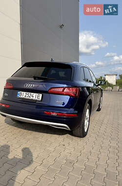 Внедорожник / Кроссовер Audi Q5 2018 в 