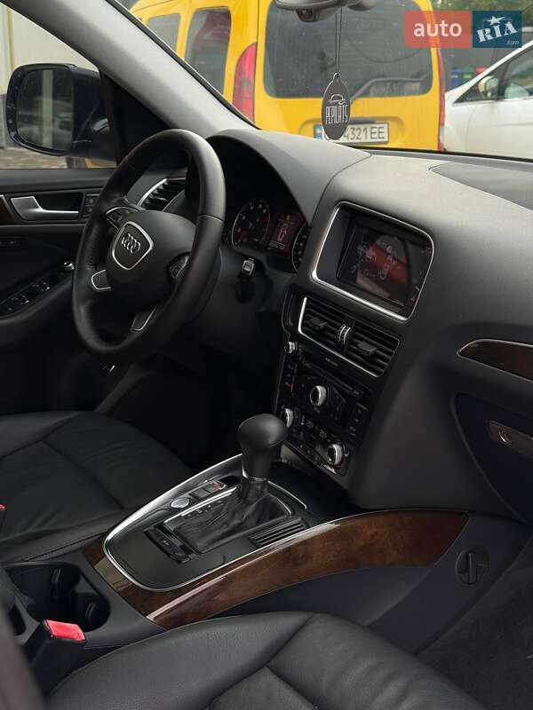 Внедорожник / Кроссовер Audi Q5 2012 в Черновцах