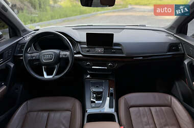 Внедорожник / Кроссовер Audi Q5 2017 в 