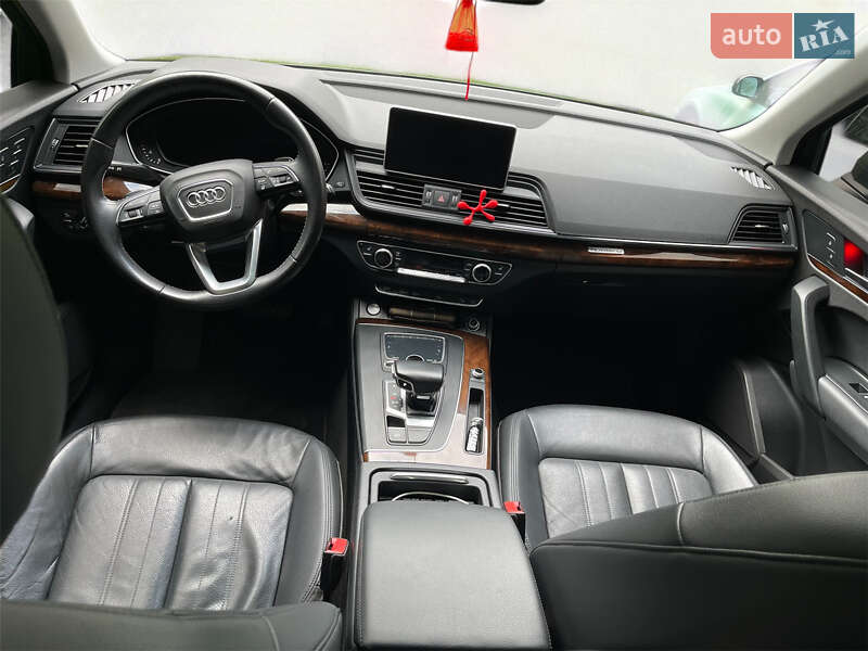 Позашляховик / Кросовер Audi Q5 2017 в Нововолинську
