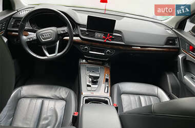 Внедорожник / Кроссовер Audi Q5 2017 в 