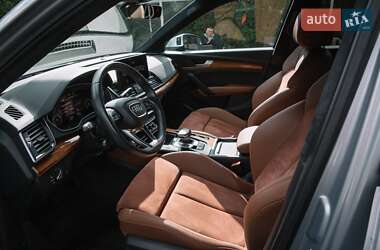 Позашляховик / Кросовер Audi Q5 2021 в 