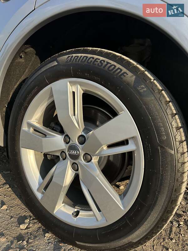 Позашляховик / Кросовер Audi Q5 2019 в Одесі