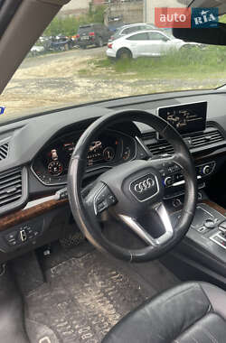 Внедорожник / Кроссовер Audi Q5 2018 в 