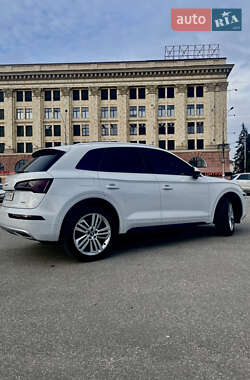 Позашляховик / Кросовер Audi Q5 2020 в 