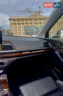 Позашляховик / Кросовер Audi Q5 2020 в 