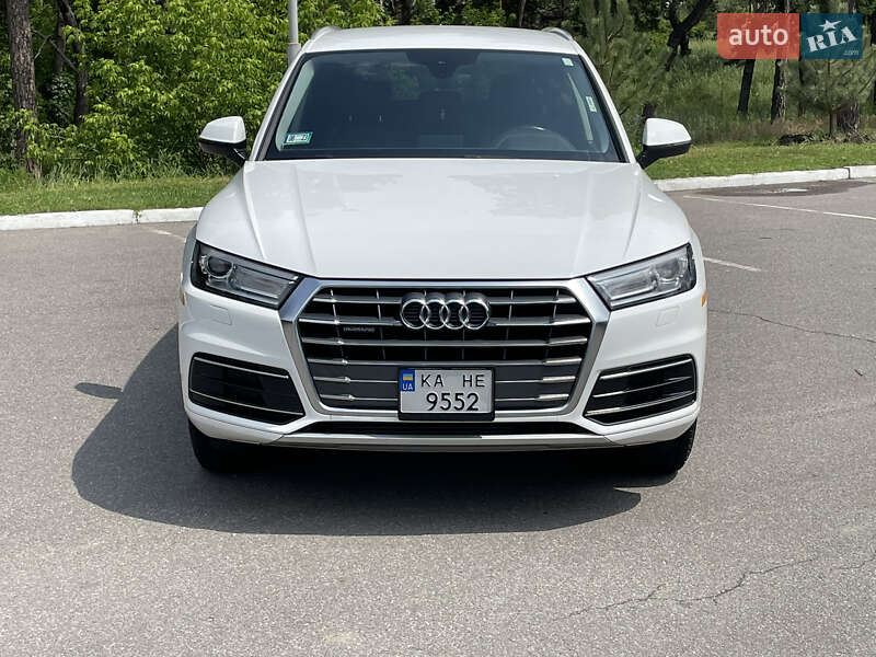 Внедорожник / Кроссовер Audi Q5 2018 в 