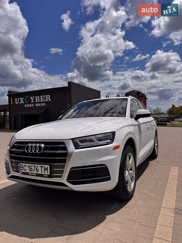 Внедорожник / Кроссовер Audi Q5 2018 в 