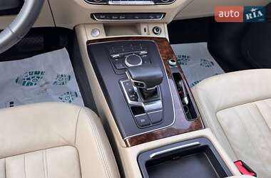 Внедорожник / Кроссовер Audi Q5 2018 в 