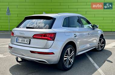Внедорожник / Кроссовер Audi Q5 2018 в 