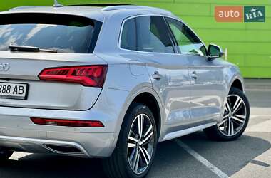 Внедорожник / Кроссовер Audi Q5 2018 в 