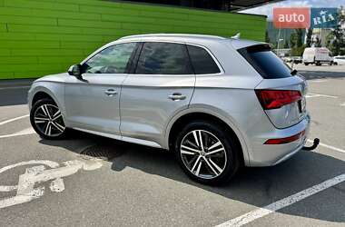 Внедорожник / Кроссовер Audi Q5 2018 в 