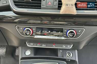Внедорожник / Кроссовер Audi Q5 2018 в 