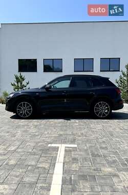 Внедорожник / Кроссовер Audi Q5 2021 в 