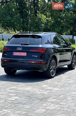 Внедорожник / Кроссовер Audi Q5 2021 в 