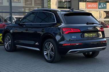 Внедорожник / Кроссовер Audi Q5 2017 в 