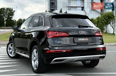 Внедорожник / Кроссовер Audi Q5 2018 в 