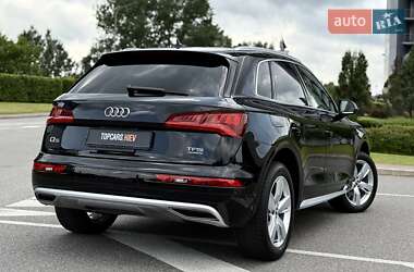 Внедорожник / Кроссовер Audi Q5 2018 в 
