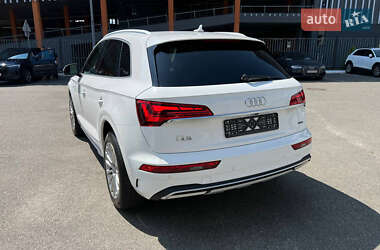 Внедорожник / Кроссовер Audi Q5 2021 в 