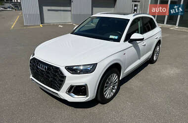 Внедорожник / Кроссовер Audi Q5 2021 в 