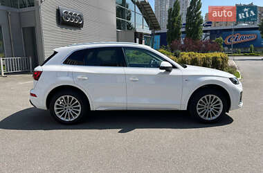 Внедорожник / Кроссовер Audi Q5 2021 в 