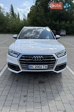 Внедорожник / Кроссовер Audi Q5 2018 в 