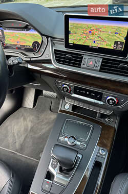 Внедорожник / Кроссовер Audi Q5 2018 в 