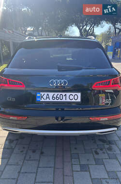 Внедорожник / Кроссовер Audi Q5 2017 в 