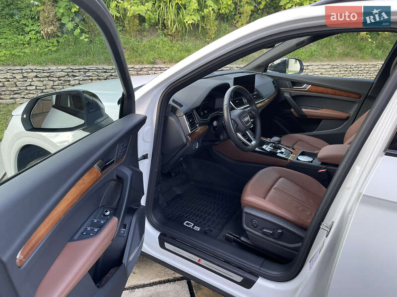 Внедорожник / Кроссовер Audi Q5 2023 в Ровно