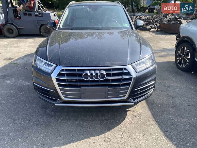 Позашляховик / Кросовер Audi Q5 2018 в Луцьку