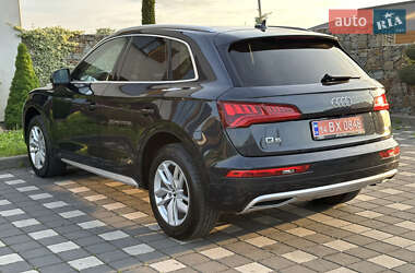 Внедорожник / Кроссовер Audi Q5 2020 в 