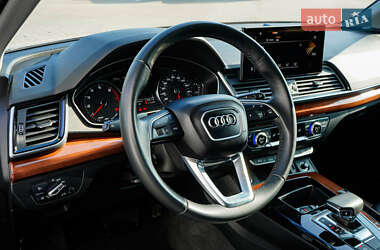 Внедорожник / Кроссовер Audi Q5 2021 в 