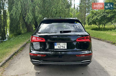 Внедорожник / Кроссовер Audi Q5 2017 в 