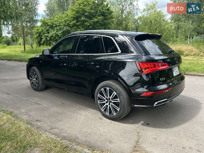 Позашляховик / Кросовер Audi Q5 2017 в Рівному