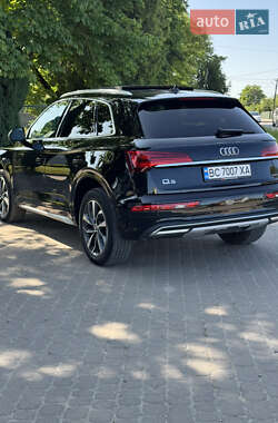 Внедорожник / Кроссовер Audi Q5 2021 в 