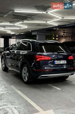 Внедорожник / Кроссовер Audi Q5 2017 в 