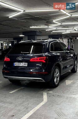 Внедорожник / Кроссовер Audi Q5 2017 в 