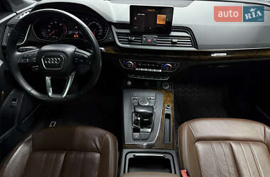 Внедорожник / Кроссовер Audi Q5 2017 в 