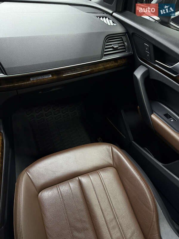 Внедорожник / Кроссовер Audi Q5 2017 в Одессе