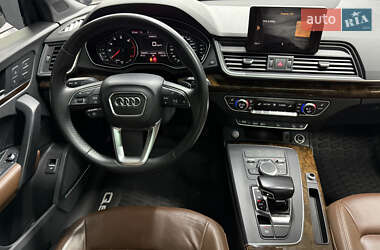 Внедорожник / Кроссовер Audi Q5 2017 в 