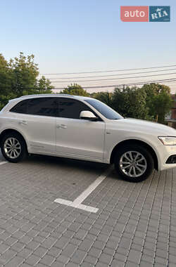 Внедорожник / Кроссовер Audi Q5 2015 в 