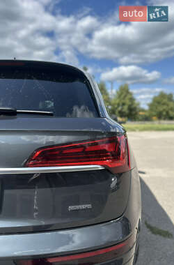 Внедорожник / Кроссовер Audi Q5 2021 в 