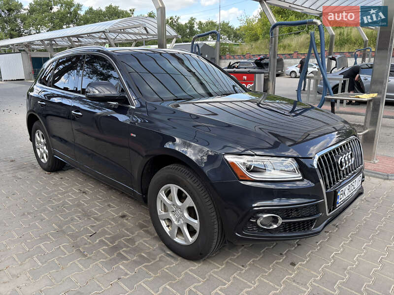 Позашляховик / Кросовер Audi Q5 2016 в Рівному