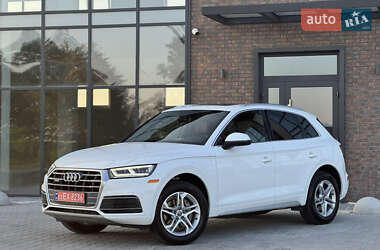 Внедорожник / Кроссовер Audi Q5 2018 в 