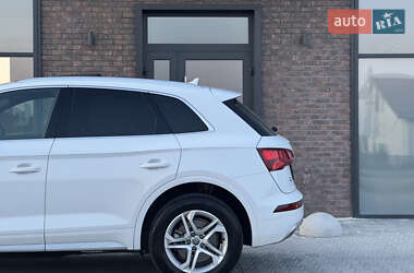 Внедорожник / Кроссовер Audi Q5 2018 в 