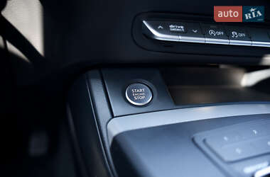 Внедорожник / Кроссовер Audi Q5 2017 в 