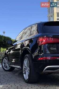 Внедорожник / Кроссовер Audi Q5 2018 в 